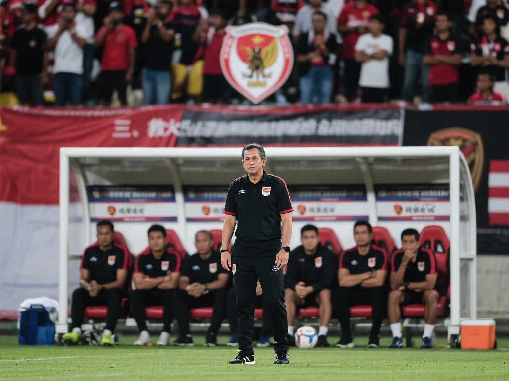 由托特納姆 由托特納姆